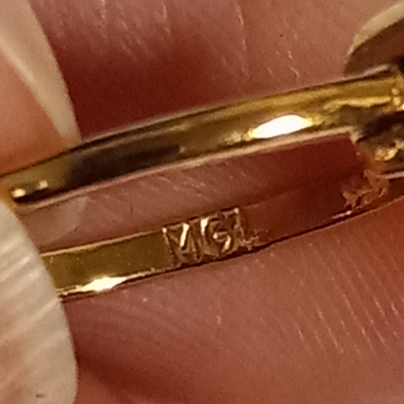 ELEGANT Gold Layered Cubic Zirconia Polished Woman Ring/ Oro Laminado - Picture 6 of 6